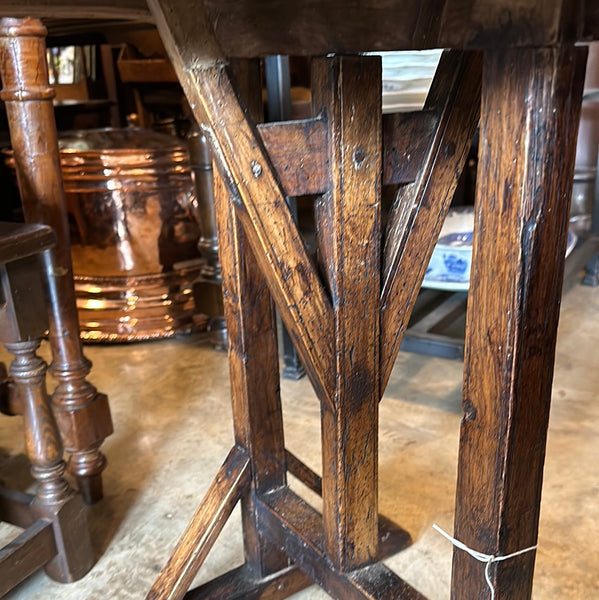 Small Oval Oak and Pine Vendange Table