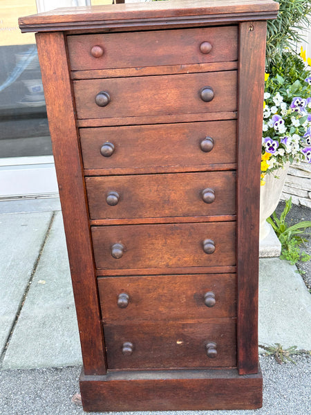 Wellington Chest