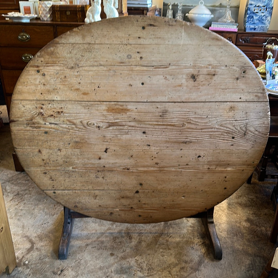 Stunning Oval Vendange Table