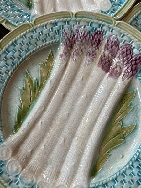 Asparagus Plate, Pale Green Scalloped Border