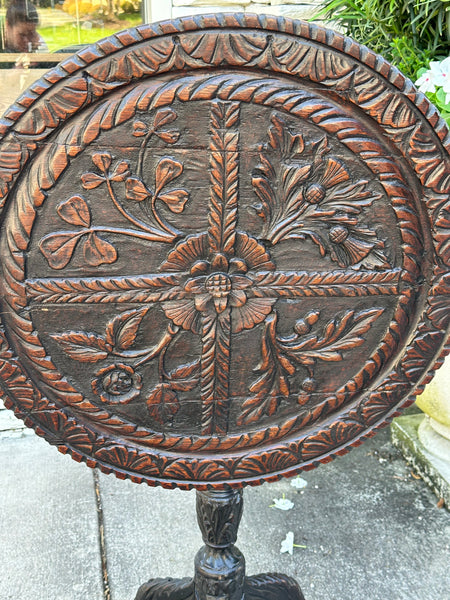 Carved Oak Snap Top