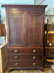 Stunning Oak Linen Press with Brass Hardware