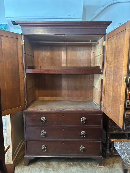 Stunning Oak Linen Press with Brass Hardware