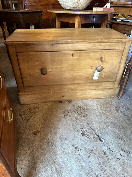 Pine Chest with One-Drawer